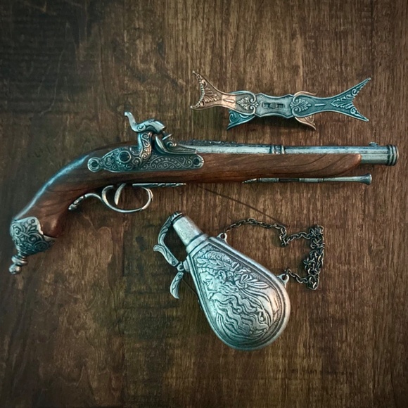 Pirate Flintlock and flask decorative set - Picture 14 of 14